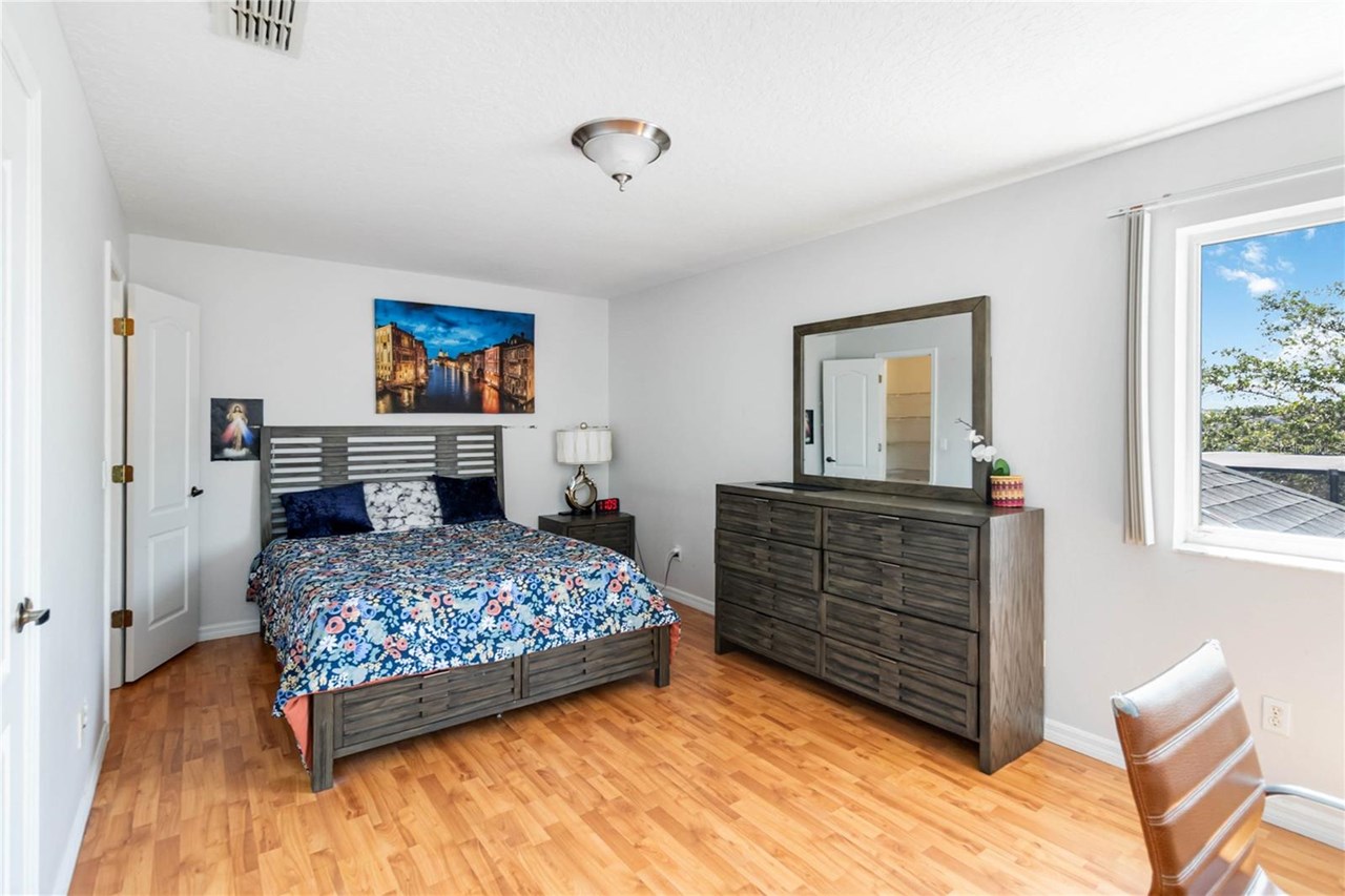 bedroom 4 (jack and jill bathroom)